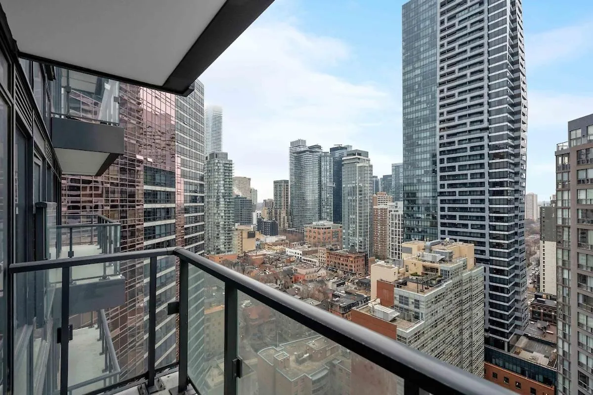 Pleasant 1Br Sofa Bed Close To Uoft 토론토 아파트