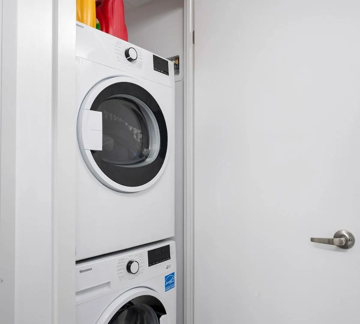 Pleasant 1Br Sofa Bed Close To Uoft 토론토 아파트
